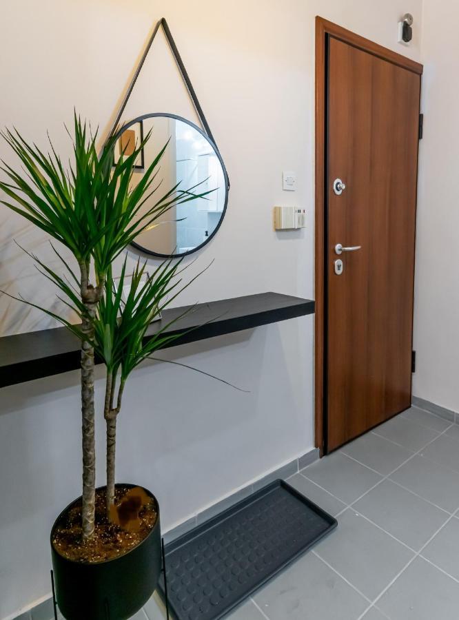 Couple Getaway With Queen Bed Apartment Athens Exterior photo
