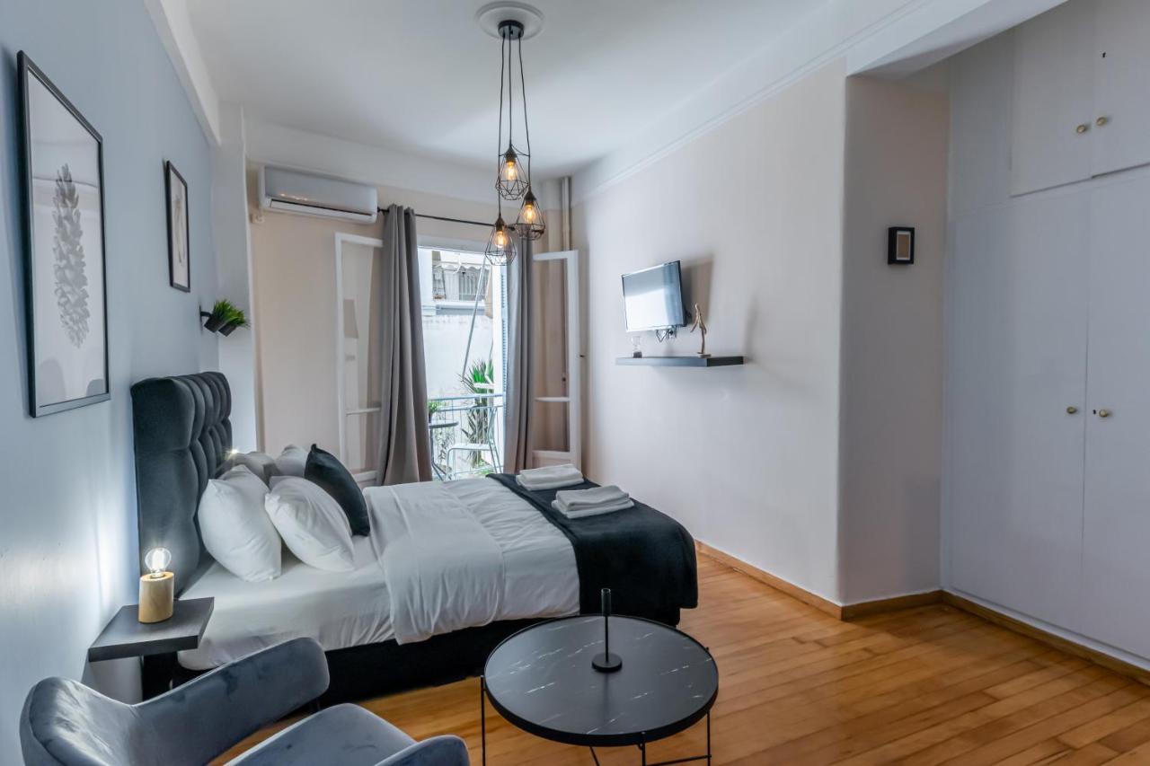 Couple Getaway With Queen Bed Apartment Athens Exterior photo